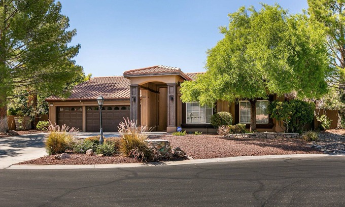 Las Vegas House | Beautiful 4 bedroom pool home in gated community