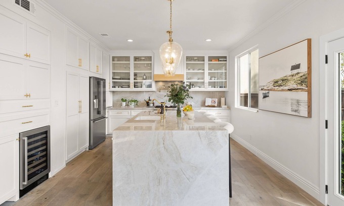 Harbor House | Beautiful 4-bedroom house in Signal Hill with WiFi, fitness room