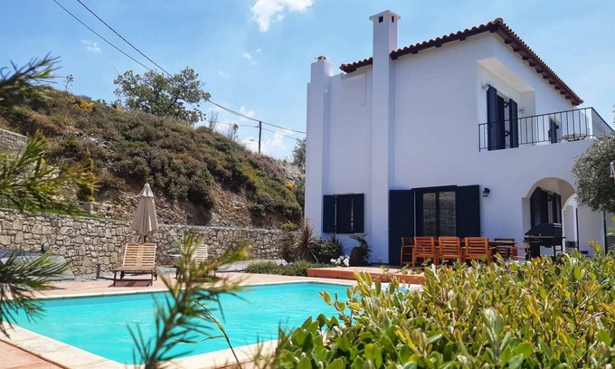 Monopari Villa | Beautiful 4 bedroom villa with private pool