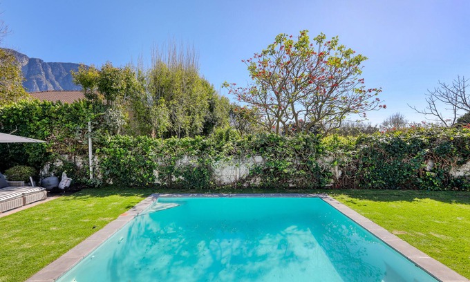 Claremont House | Beautiful 4 bedroom ensuite home with views