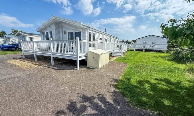 Hunstanton Cabin | Beautiful 4 berth lodge with decking at Manor Park in Hunstanton ref 23038C