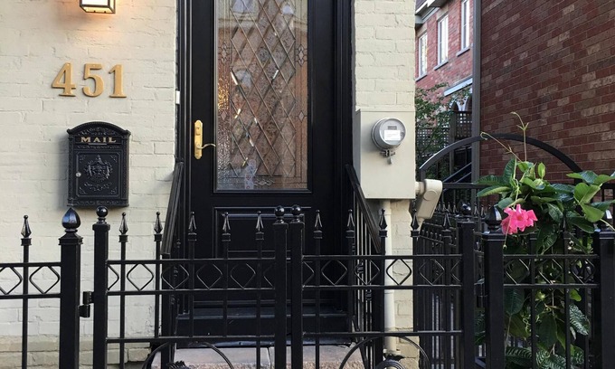 Corktown House | Beautiful 4Br downtown garden house. Sleeps 12