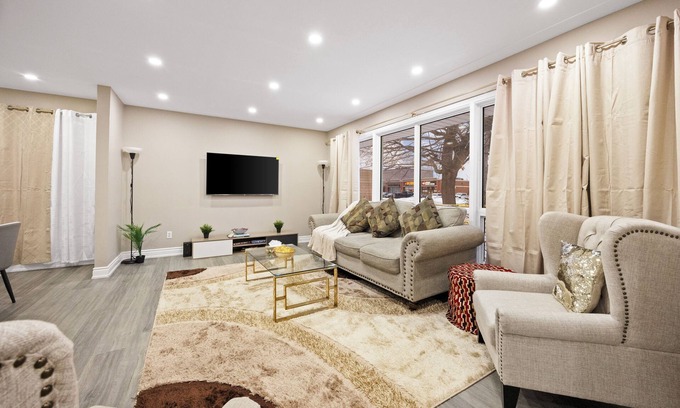 Burlington House | Beautiful 4BR Family Retreat | Burlington Comfort