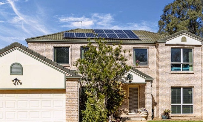 North Booval House | BEAUTIFUL 5 BEDROOM HOME WITH POOL, DUCTED AIR CONDITIONING, WIFI.LOTS OF ROOM