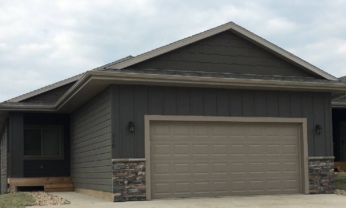 Arnolds Park Cabin | Beautiful 5 bedroom 3 bath cabin at Bridges Bay