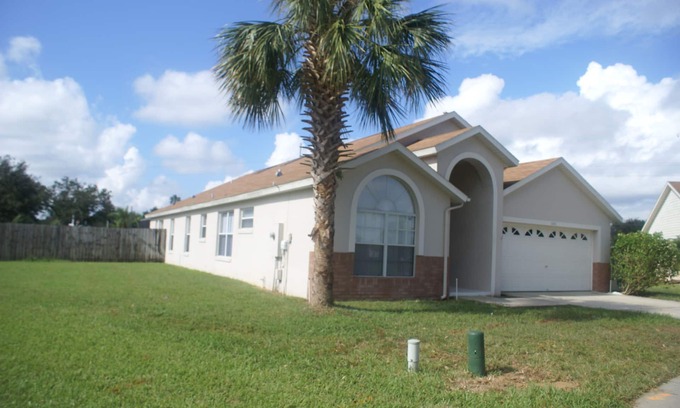 Orange Tree Villa | Beautiful 5 Bedroom/4 Full Bath Villa- Private Pool and Spa Near Disney!