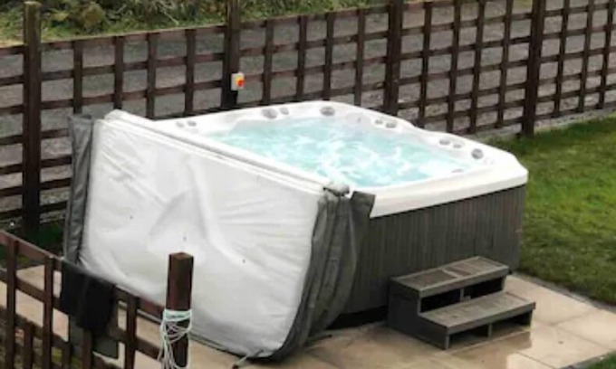 Knott End-on-Sea House | Beautiful 5-Bedroom House with Jacuzzi
