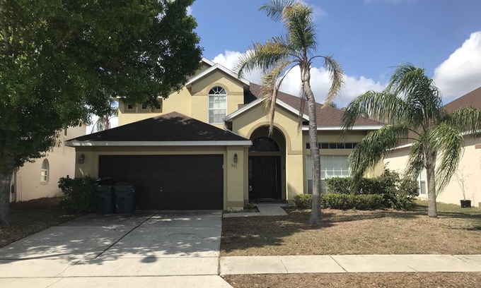 Lake Davenport Estates House | Beautiful 5 Bedroom House with pool near all parks!