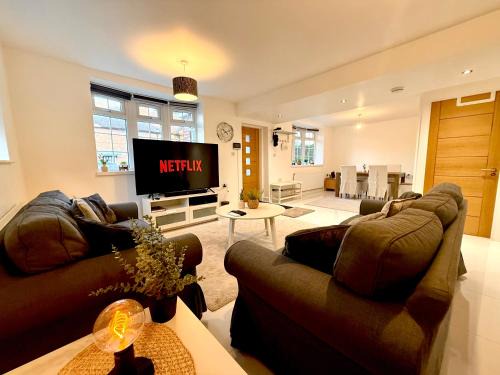 Wormholt and White City House | Beautiful 5 bedroom house in central london