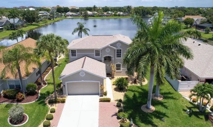 Beachwalk Isles House | Beautiful 5 Bedroom Pool Home on the Water!