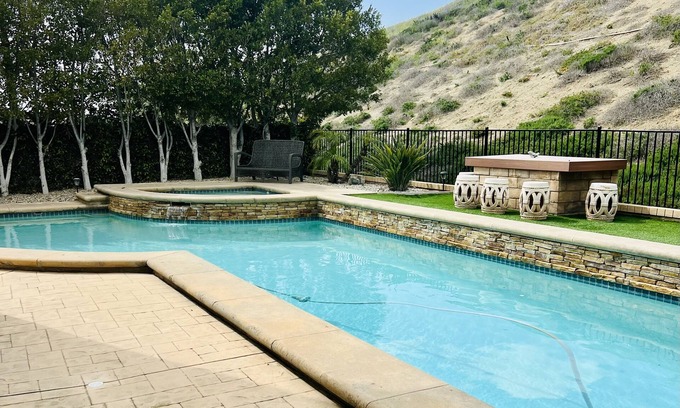 Simi Valley House | Beautiful 5 bedroom 5 bathroom home with pool and spa!