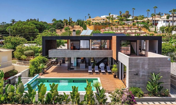 Albardeira Villa | Beautiful 5 Bedroom Villa, Sleeps 12, Heated Pool, Games Room With Pool Windows