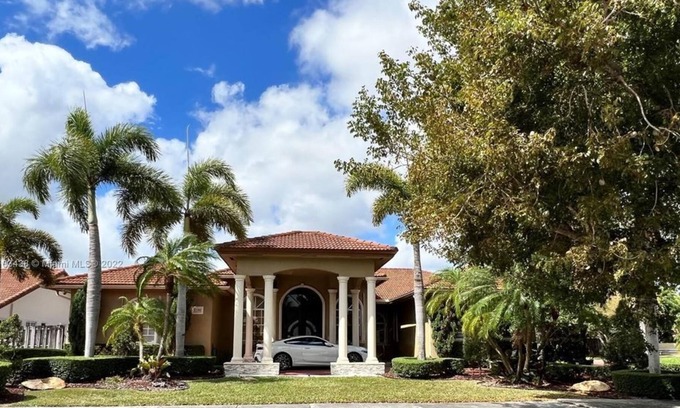 Tamiami Apartment | Beautiful 5 Br. Single family (330084) by Houzlet