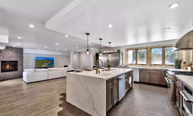 Tahoe Keys Villa | Beautiful 6 bdrm home in Tahoe Keys on lagoon