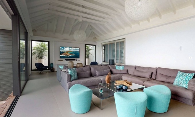 Terre Neuve Villa | Beautiful 6 BDRM Contemporary Villa w Jacuzzi