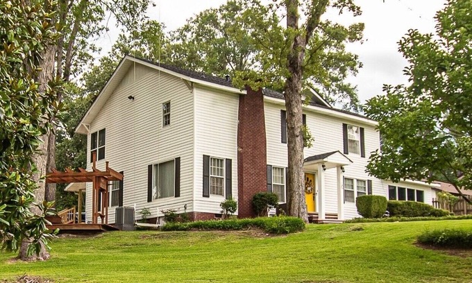 El Dorado House | Beautiful 6 Bedroom home