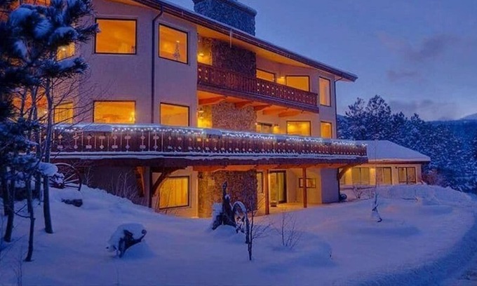 Allenspark House | Beautiful 6-Bedroom Retreat Home at Allenspark, CO