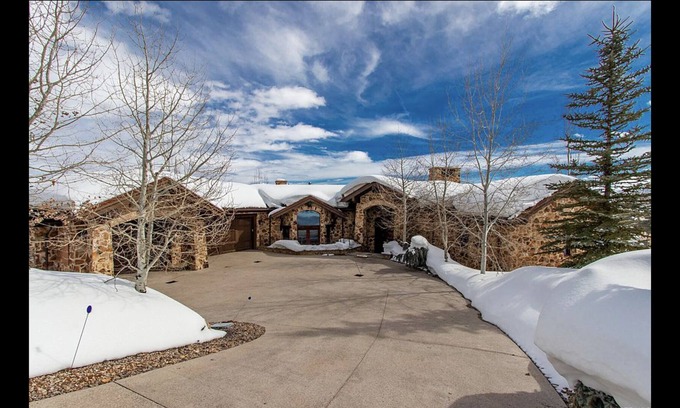 Deer Valley Cabin | Beautiful 6 Bedroom Ski in Ski out on Deer Valley Mountain and Resort