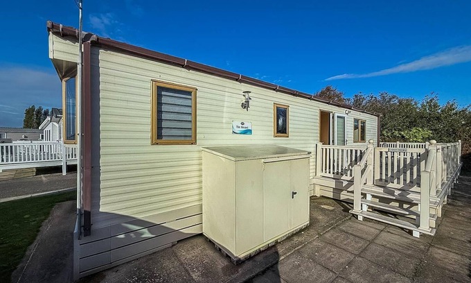 Hunstanton House | Beautiful 6 berth caravan for hire with huge decking at Manor Park ref 23142K