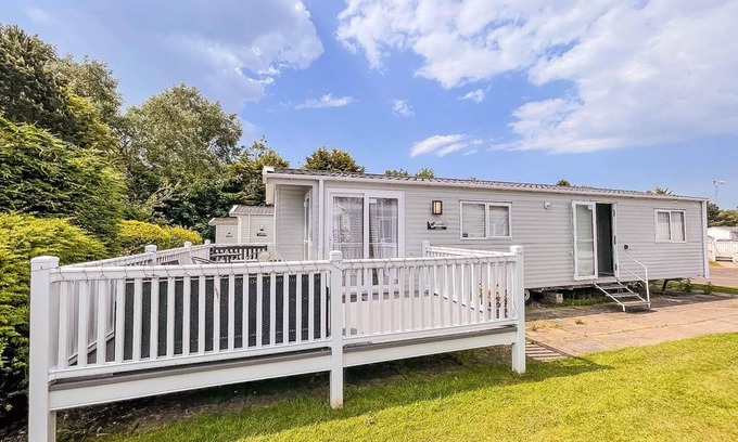 Skegness House | Beautiful 6 berth caravan at Southview Holiday Park in Skegness ref 33031S