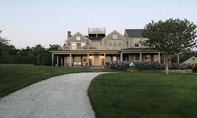 Cliff House | Beautiful 6 BR Cliff Rd home. Pool, central A/C, walk to beaches & town. NO TAX!