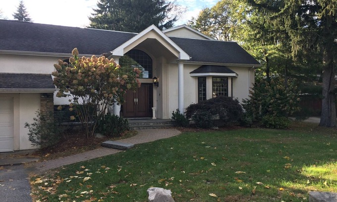 Newton House | Beautiful 6000 sq ft home 20 min to Boston