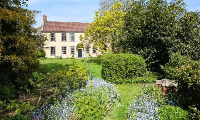 East Horrington House | Beautiful 7 bedroom house with hottub, wifi and parking near Bath/Wells/Frome