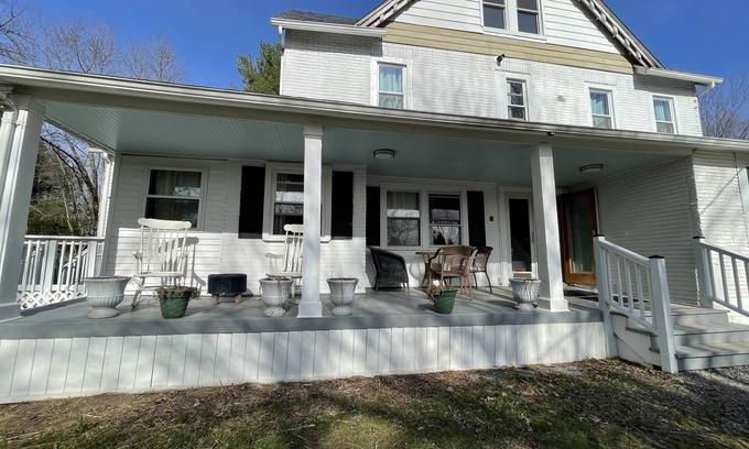 Mountain Dale House | Beautiful 7 Bedroom home on family farm, perfect for a large group