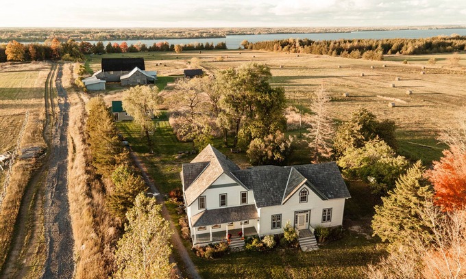 Bongard House | Beautiful 7BR Country Farmhouse with Yoga Studio