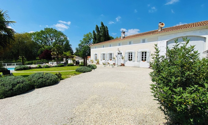 Mortiers Other | Beautiful 8 bedroom Charentaise farmhouse in peaceful rural location
