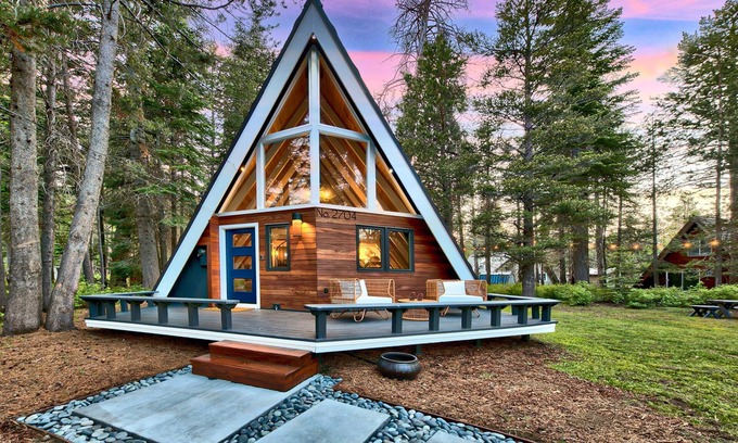 Christmas Valley Cabin | Beautiful A-frame home with deck, streaming, and dog friendly - near skiing