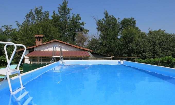San Damiano dʼAsti Villa | Beautiful apartment in villa for 6 people with WIFI, pool, TV, patio, pets allowed and parking