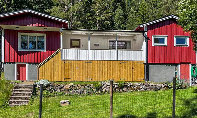 Torestorp House | Beautiful accommodation with sauna cottage near a picturesque lake.