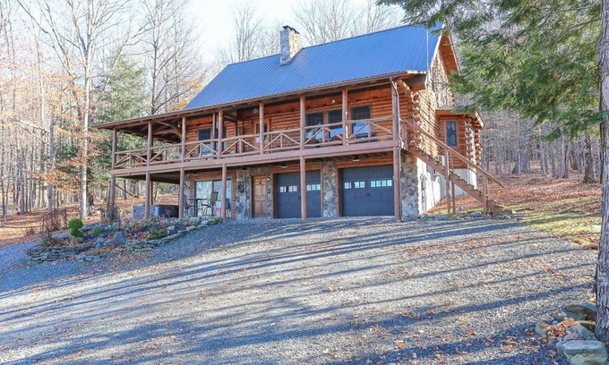 Northville Cabin | Beautiful Adirondack Log Cabin on Lake Sacandaga with Hot Tub