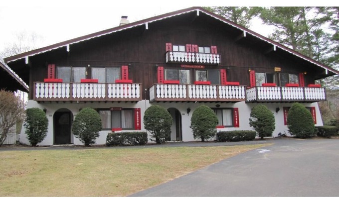 Bartlett Condo | Beautiful and bright updated chalet condominium across from Story Land!
