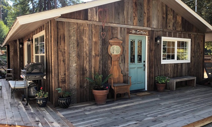 Fort Bragg Cottage | Beautiful and Charming Cottage with Hot Tub