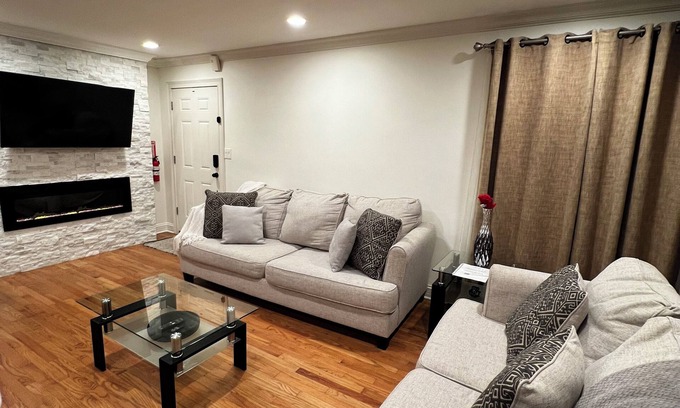 River Grove House | Beautiful and comfortable home close to O'HARE airport