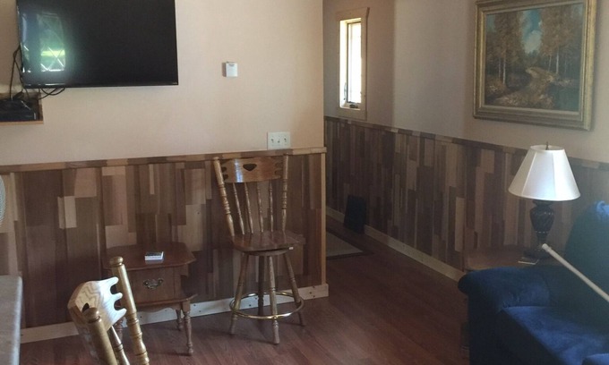 Marenisco House | Beautiful and comfortable. One block from Dutch’s Old Bar! Sleeps 12.