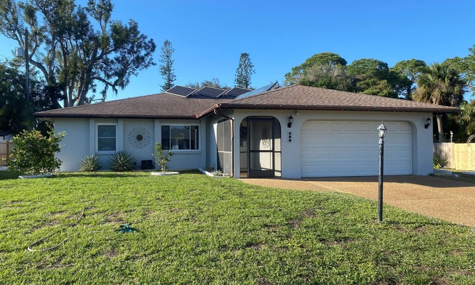 South Venice House | Beautiful and comfortable home with a pool - 8 minutes to Gulf beaches!