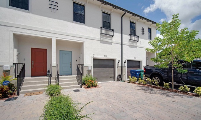 Florida City House | Beautiful and Cozy 3- bedroom townhouse