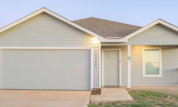 Southside House | Beautiful and Cozy 4-bedroom house San Antonio. TDY- Traveling Nurses Welcome