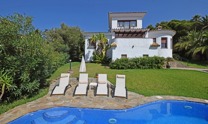 Atlanterra Ski Chalet | Beautiful and cozy Villa with pool, ideal for a family. 6 Pax