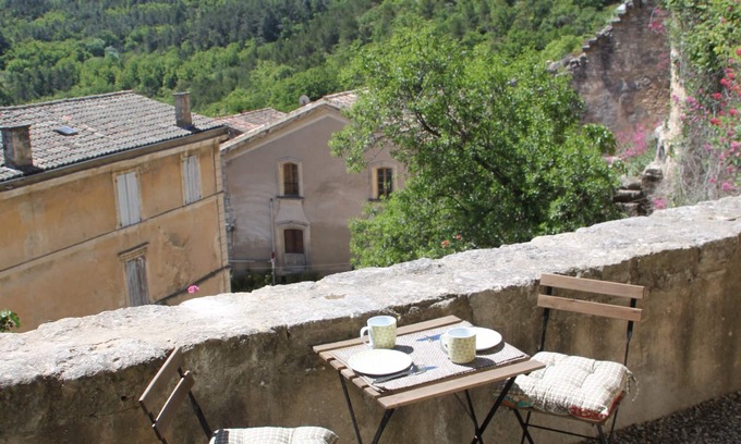 Lacoste Apartment | Beautiful and authentic village house with view in a magnificent site