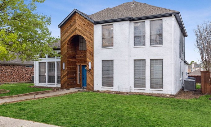 North Central Carrollton House | Beautiful and Large Pool House