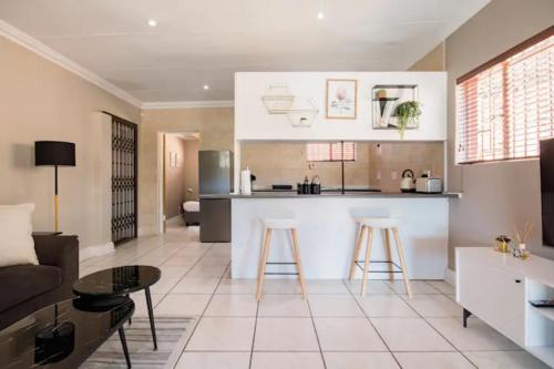 Waterkloof Glen Apartment | Beautiful and Modern apartment close to Menlyn