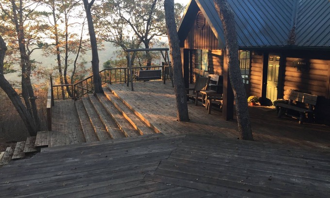 Smithville Cabin | Beautiful and roomy two bed, two bath cabin nestled in the Kiamichi Mountains