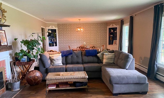Moorhead House | Beautiful and Secluded Full Home in North Moorhead