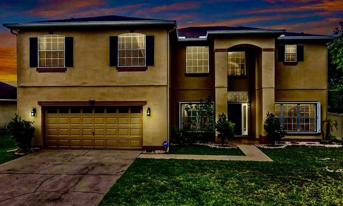 Poinciana House | Beautiful and Spaces 5 Bedroom Home Close to Disney