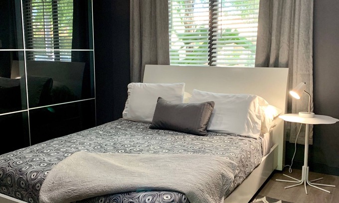 Hollywood Apartment | Beautiful and Spacious Hollywood Studio