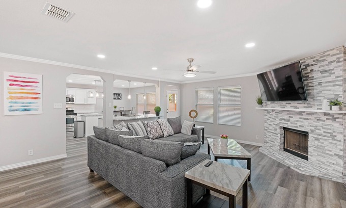 San Antonio House | Beautiful and Spacious, Home - Great location!